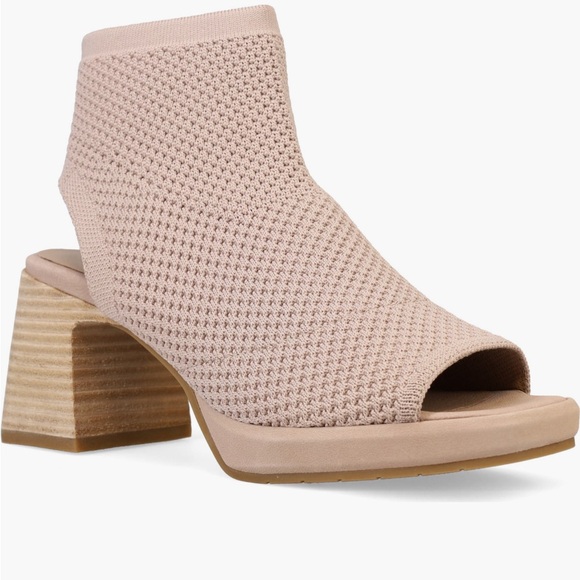 NIB Eileen Fisher Gavin Cutout Neutral Blush Block Heel Bootie size 10 - Picture 1 of 5